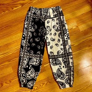 XL Stretchy jogger pants.